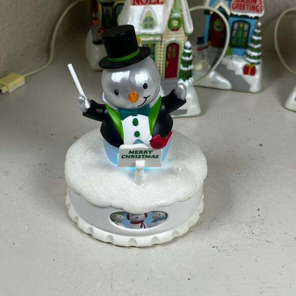 Hallmark Caroling Cottages 2009 Light & Sound Set of 4 & bonus 2014 Snowman - Picture 10 of 16